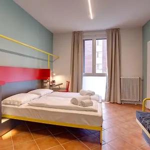 Hostel Meininger Garibaldi, Milánó